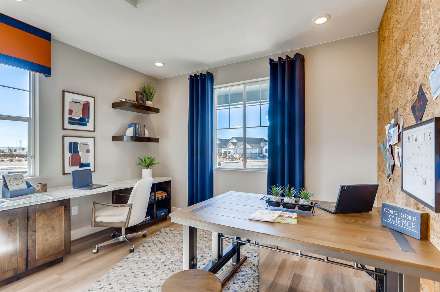 A room with a desk and chairs.