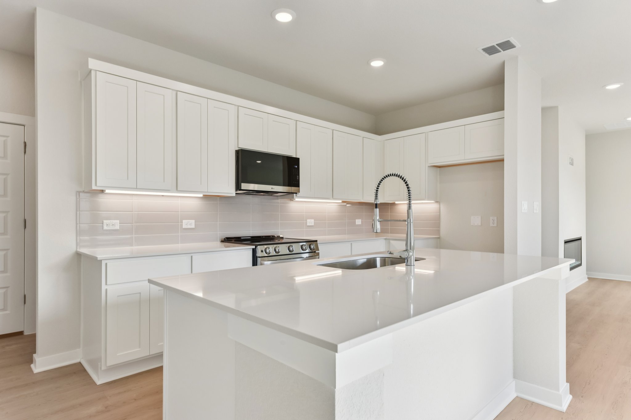 A kitchen with white cabinets.