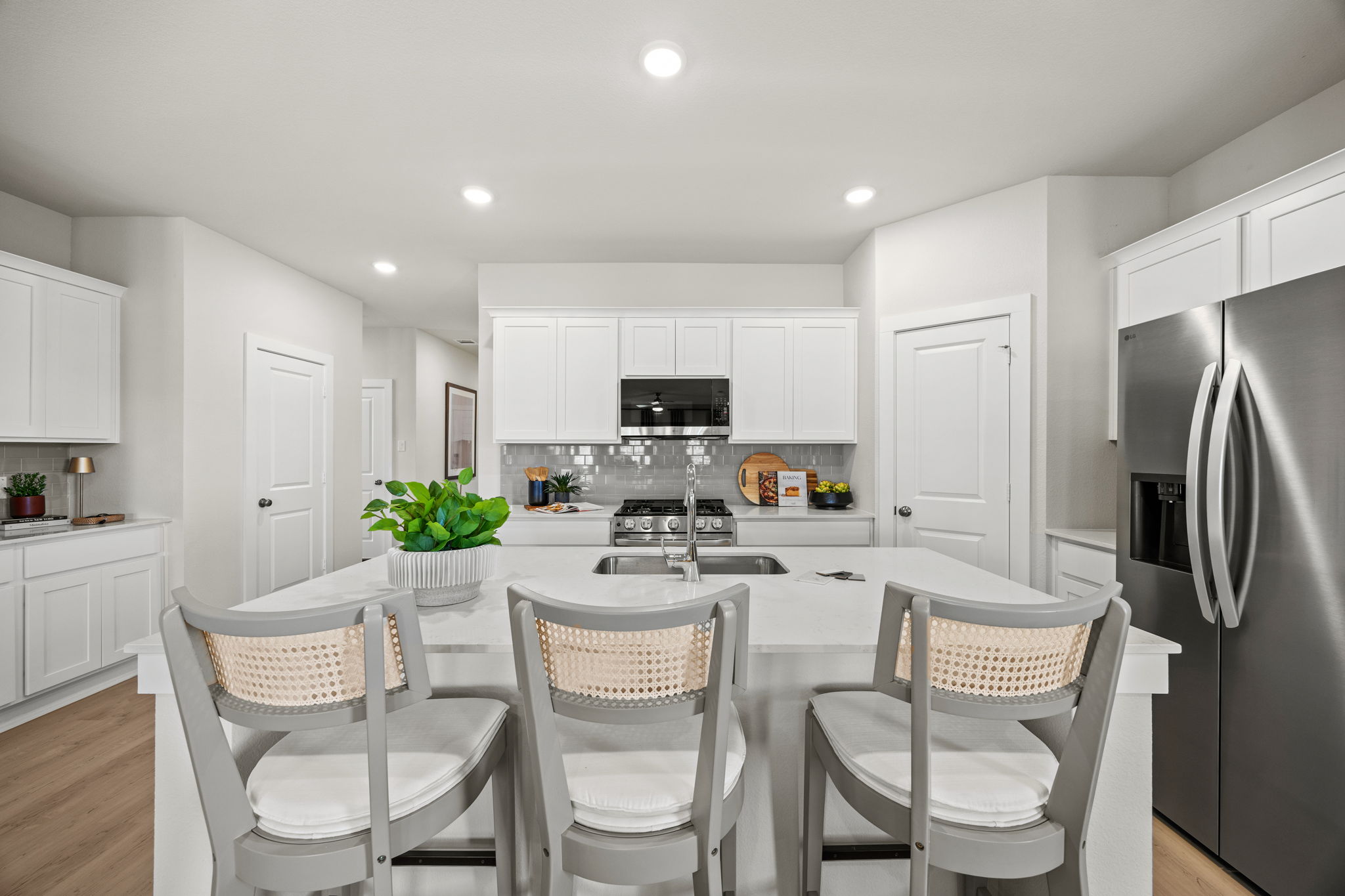A kitchen with white cabinets.
