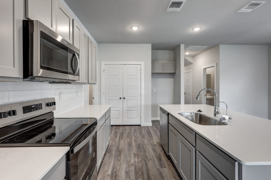 A kitchen with white cabinets.